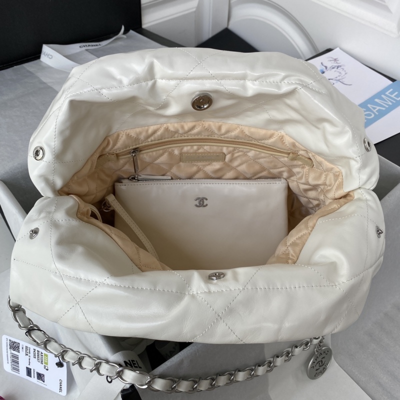 CHANEL 22 Small handbag