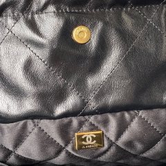CHANEL 22 handbag