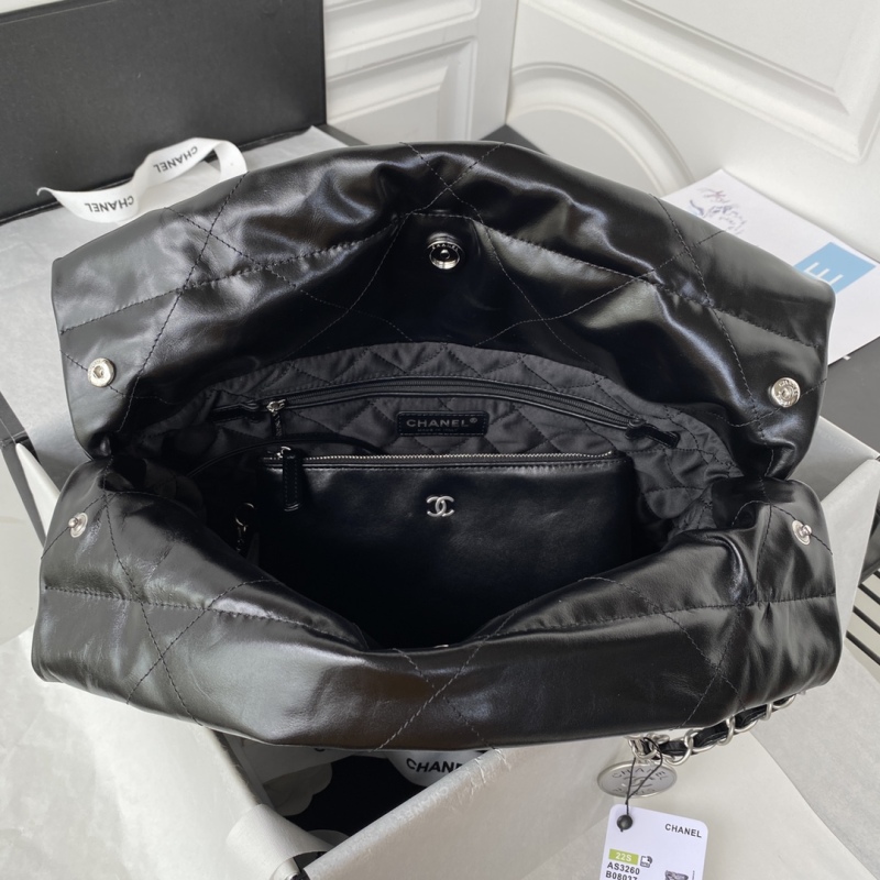 CHANEL 22 Small handbag