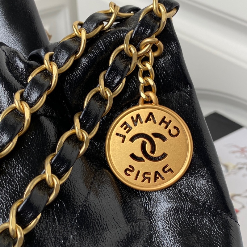 CHANEL 22 handbag
