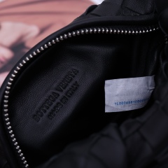 BOTTEGA VENETA Cabat Medium Tote Handbag