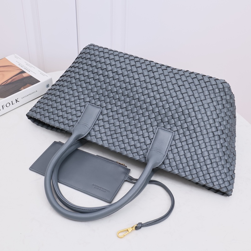 BOTTEGA VENETA Cabat Medium Tote Handbag