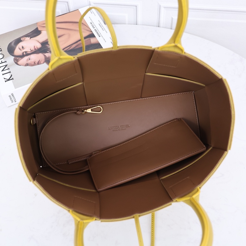 BOTTEGA VENETA Arco Tote Small Tote Handbag