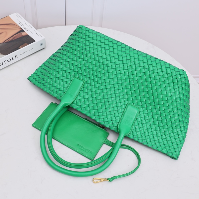 BOTTEGA VENETA Cabat Medium Tote Handbag