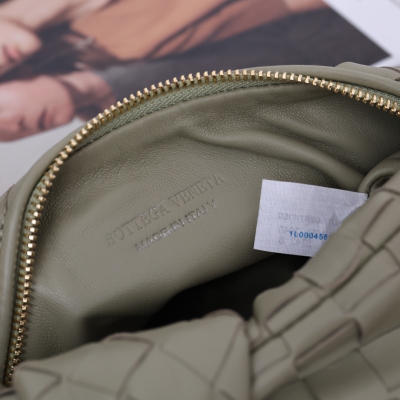 BOTTEGA VENETA Cabat Medium Tote Handbag