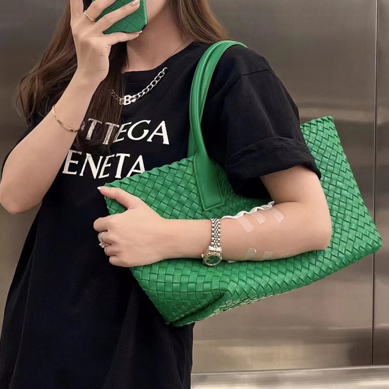 BOTTEGA VENETA Cabat Medium Tote Handbag