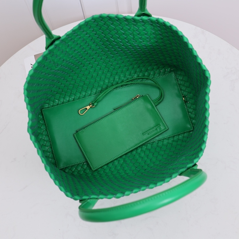 BOTTEGA VENETA Cabat Medium Tote Handbag