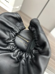LOEWE Small Squeeze handbag