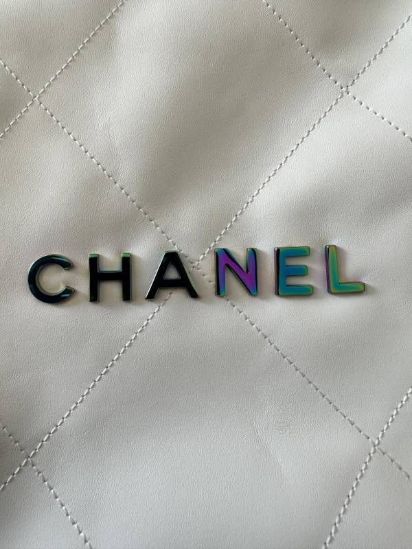 CHANEL 22 Handbag