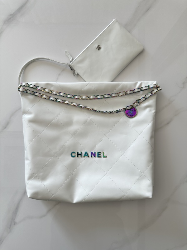 CHANEL 22 Handbag