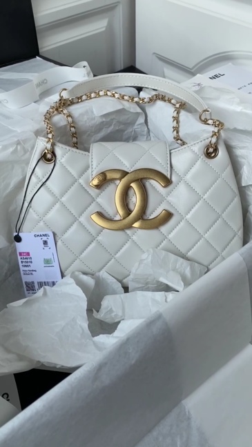 CHANEL 2C Shoulder bag