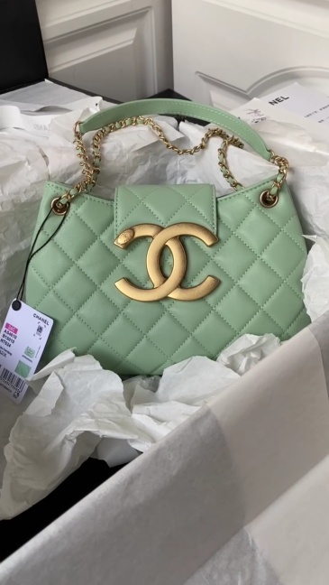 CHANEL 2C Shoulder bag
