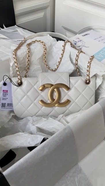 CHANEL Shoulder bag