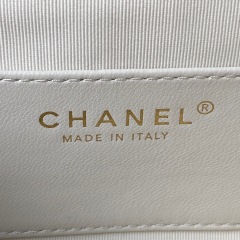 CHANEL Shoulder bag