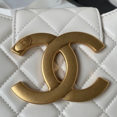 CHANEL 2C Shoulder bag
