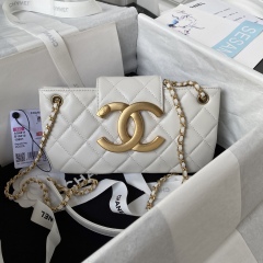CHANEL Shoulder bag