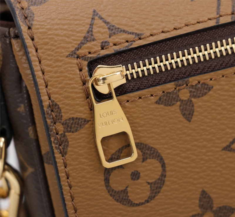 LV POCHETTE MÉTIS EAST WEST Handbag