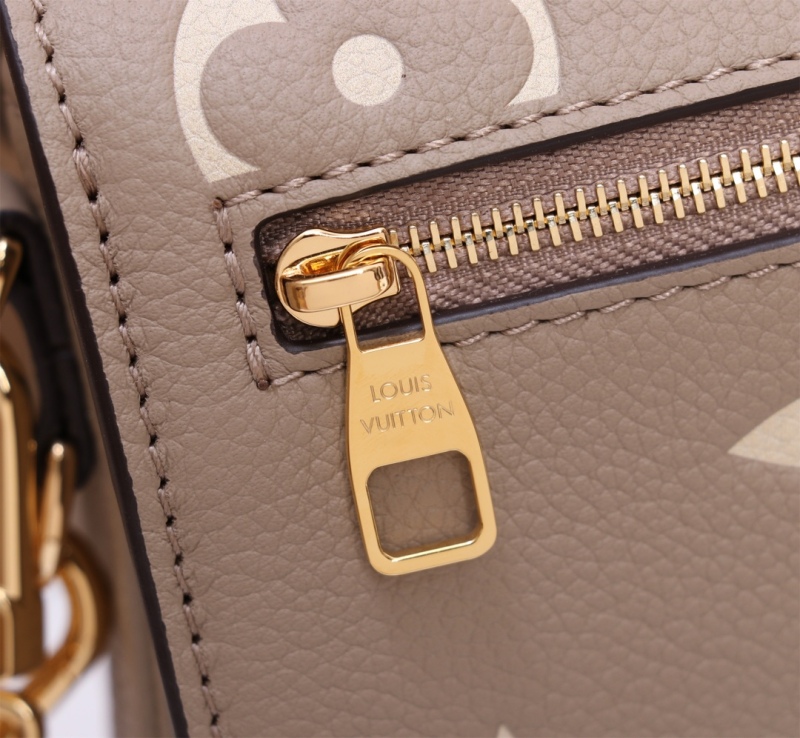 LV POCHETTE MÉTIS EAST WEST Handbag