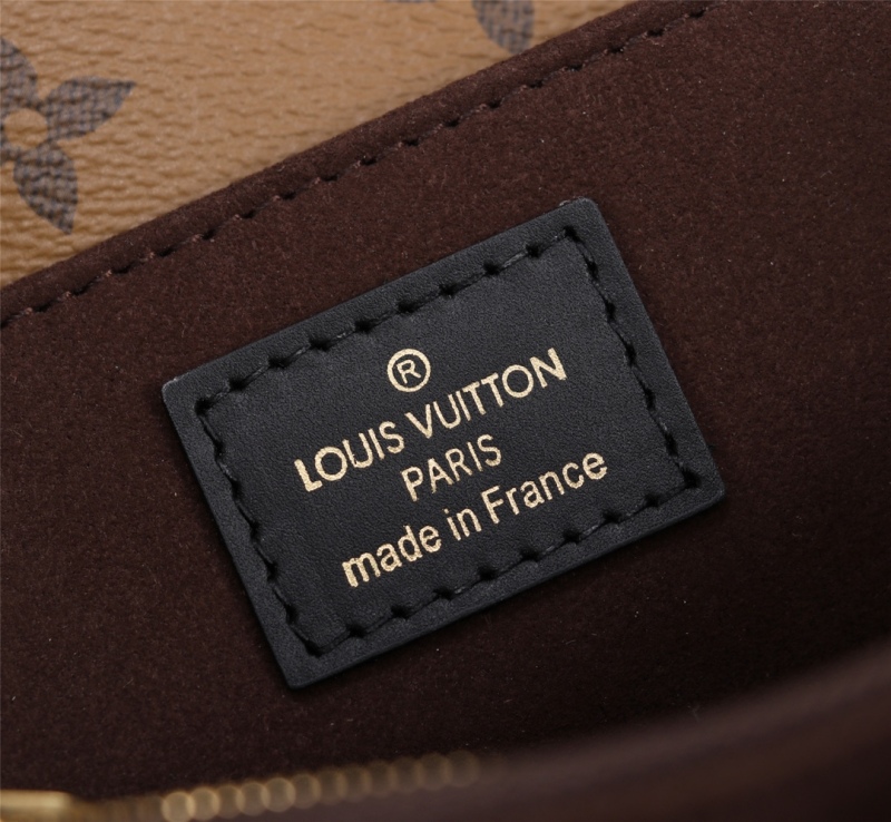 LV POCHETTE MÉTIS EAST WEST Handbag