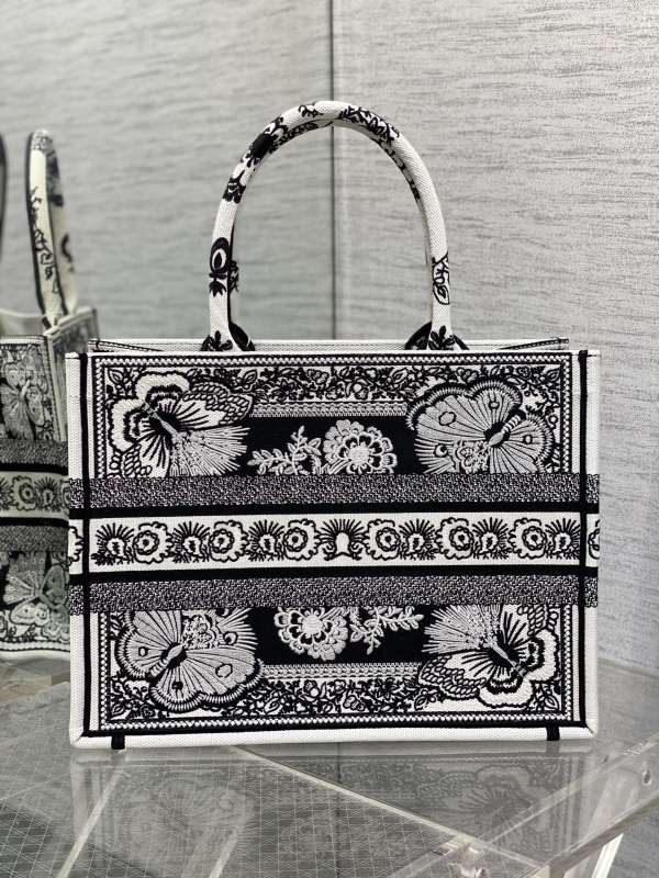 DIOR BOOK TOTE Medium Handbag