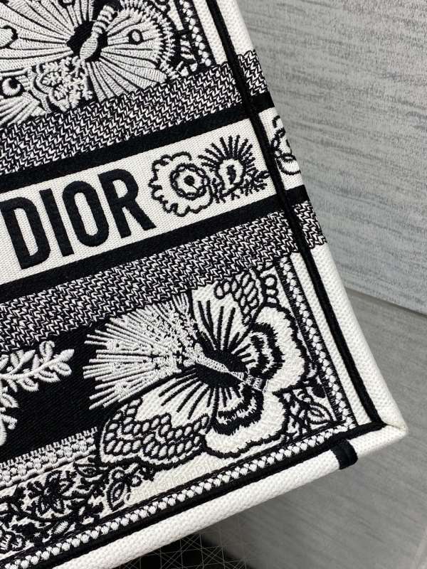 DIOR BOOK TOTE Medium Handbag