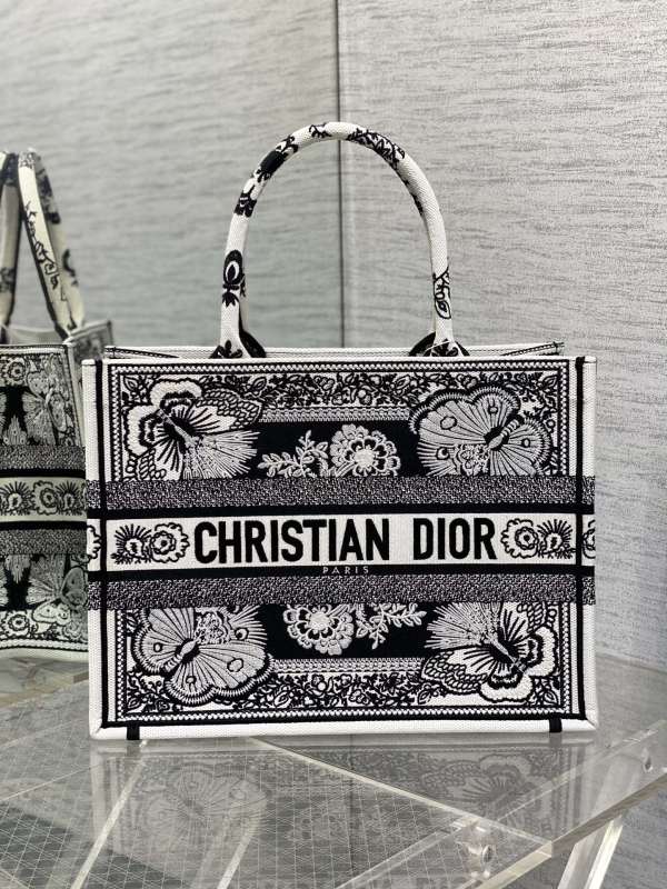 DIOR BOOK TOTE Medium Handbag