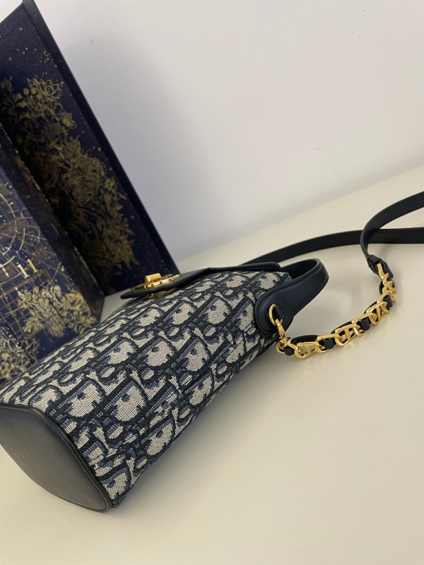 DIOR 30 MONTAIGNE DIOR AMBER Mini Bucket Bag