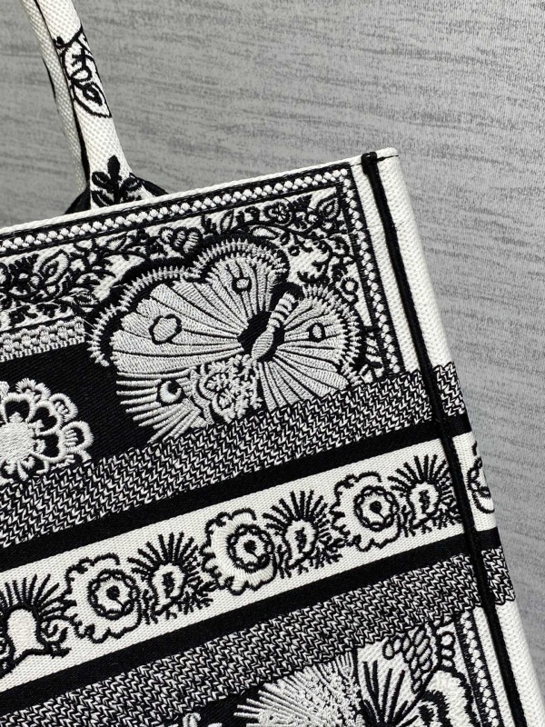 DIOR BOOK TOTE Medium Handbag