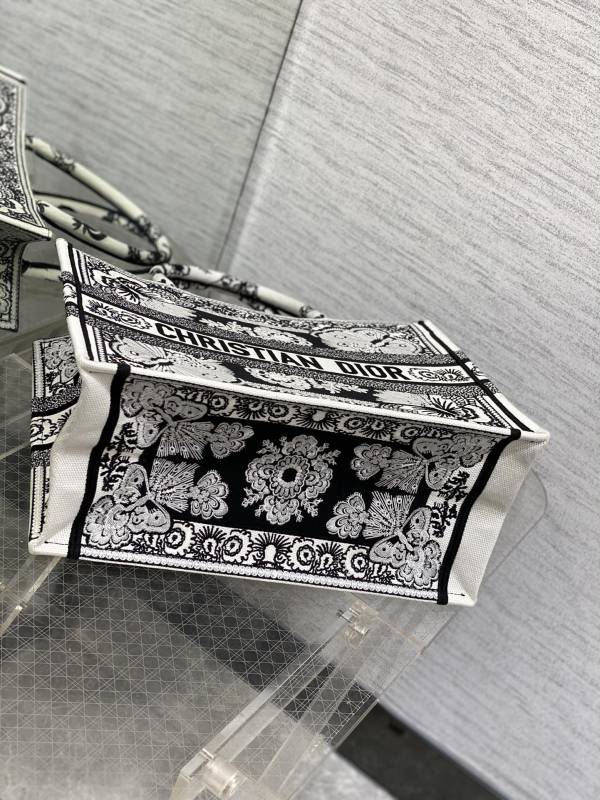 DIOR BOOK TOTE Medium Handbag