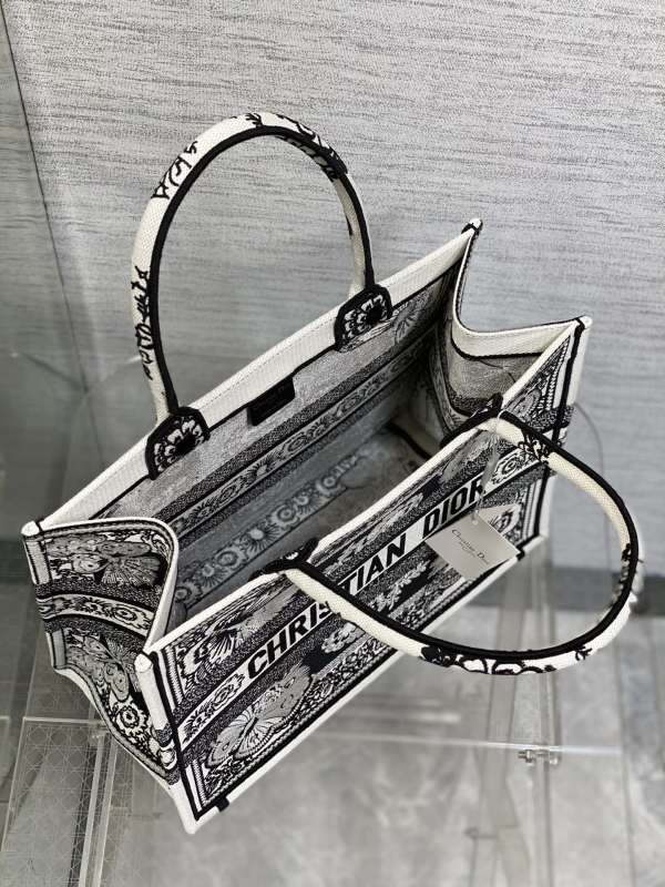 DIOR BOOK TOTE Medium Handbag