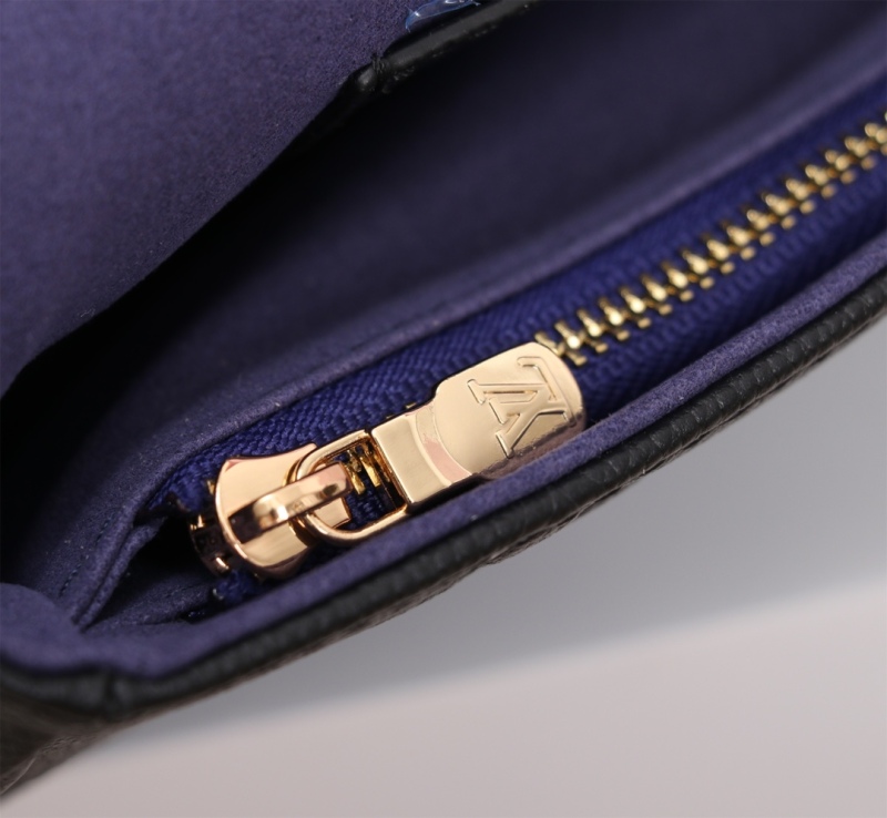 LV WALLET ON CHAIN IVY Handbag