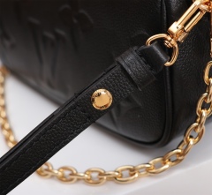 LV WALLET ON CHAIN IVY Handbag