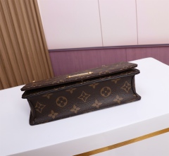 LV WALLET ON CHAIN LILY Handbag