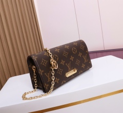 LV WALLET ON CHAIN LILY Handbag
