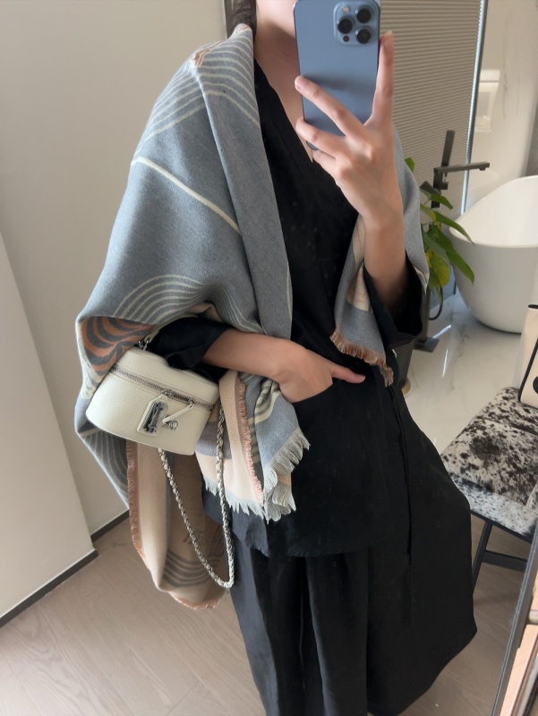 HERMES Lady's Scarf