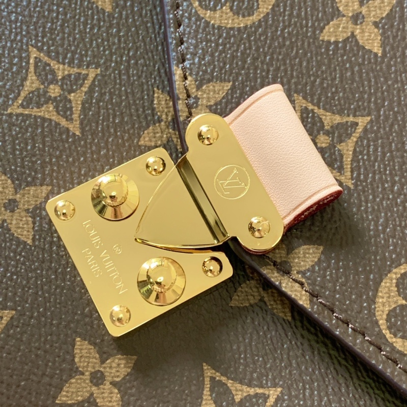 LV POCHETTE MÉTIS Handbag