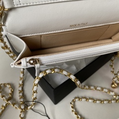 CHANEL Chain mouth cover mobile phone bag