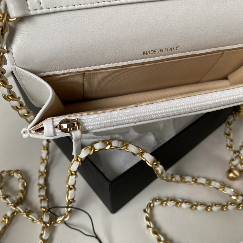 CHANEL Chain mouth cover mobile phone bag