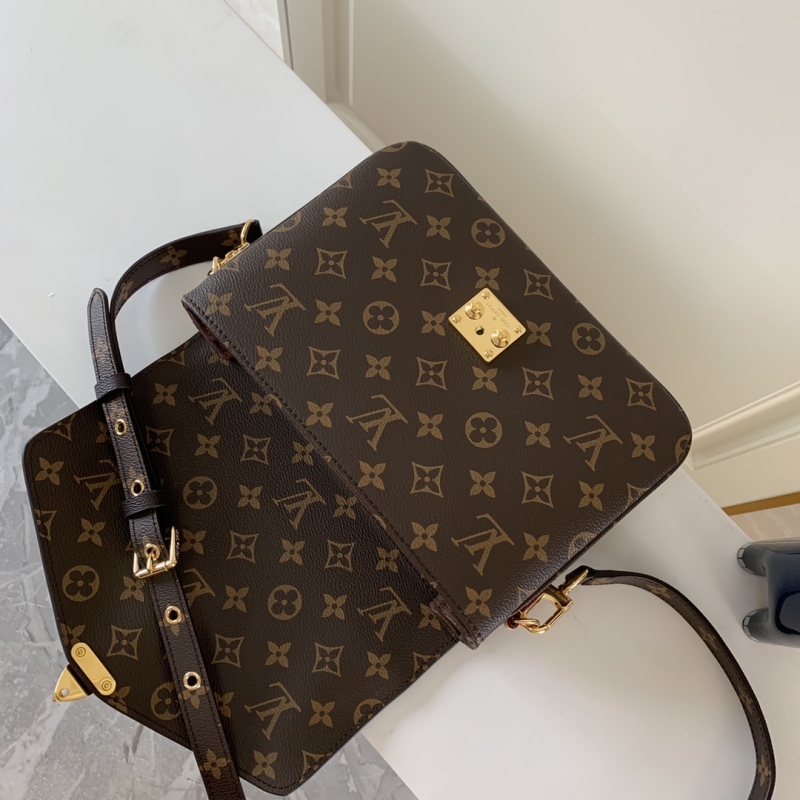 LV POCHETTE MÉTIS Handbag