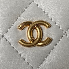 CHANEL Chain mouth cover mobile phone bag