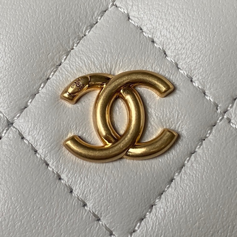 CHANEL Chain mouth cover mobile phone bag