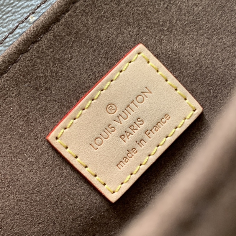 LV POCHETTE MÉTIS Handbag