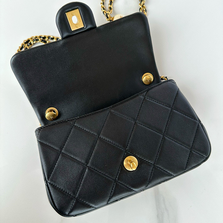CHANEL Mouth cover bag