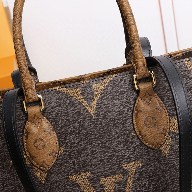 LV ONTHEGO Medium Handbag