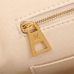LV ONTHEGO Medium Handbag