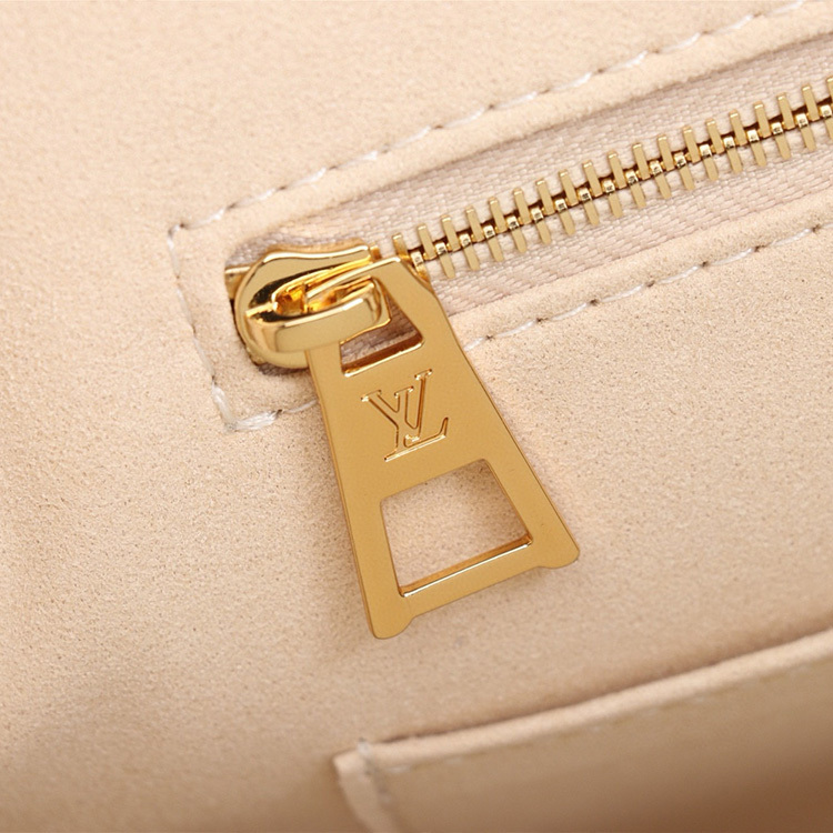 LV ONTHEGO Medium Handbag