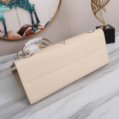 LV ONTHEGO Medium Handbag