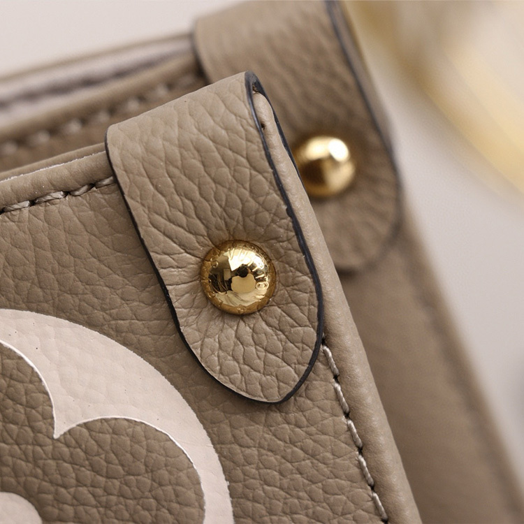 LV ONTHEGO Medium Handbag