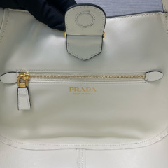 Medium leather tote bag