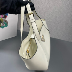 Medium leather tote bag